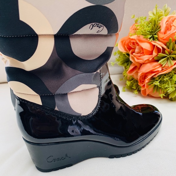 Coach Charm Signature Logo Winter Puffer B… - Picture 8 of 8